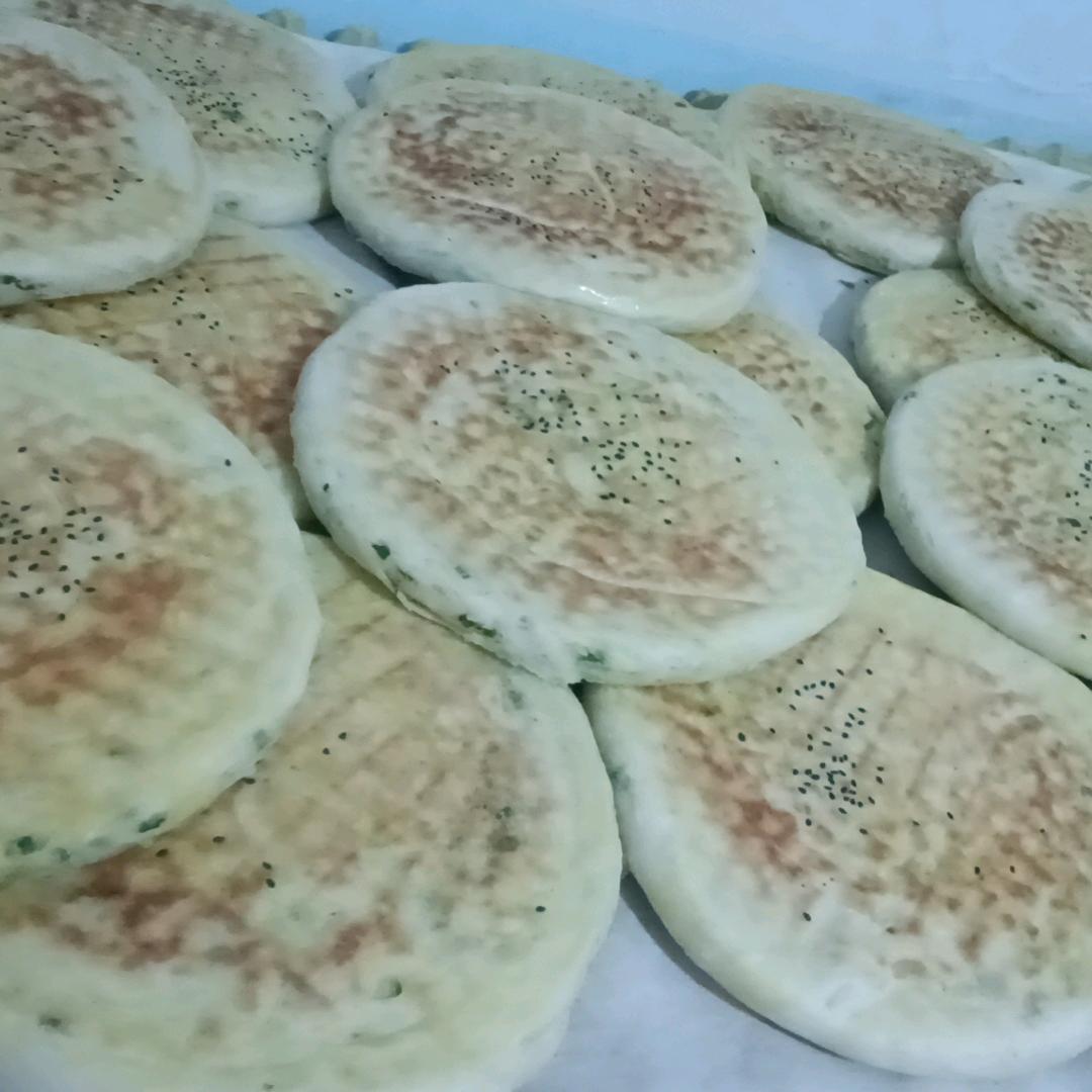 何师葱花饼，千层锅盔