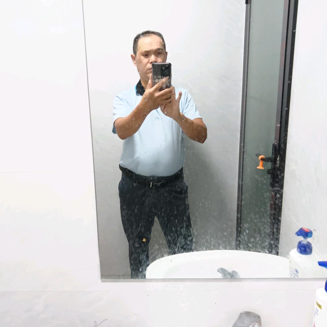 爱华一笑而过