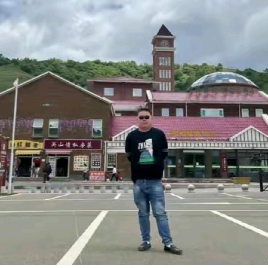 东头放牛的娃