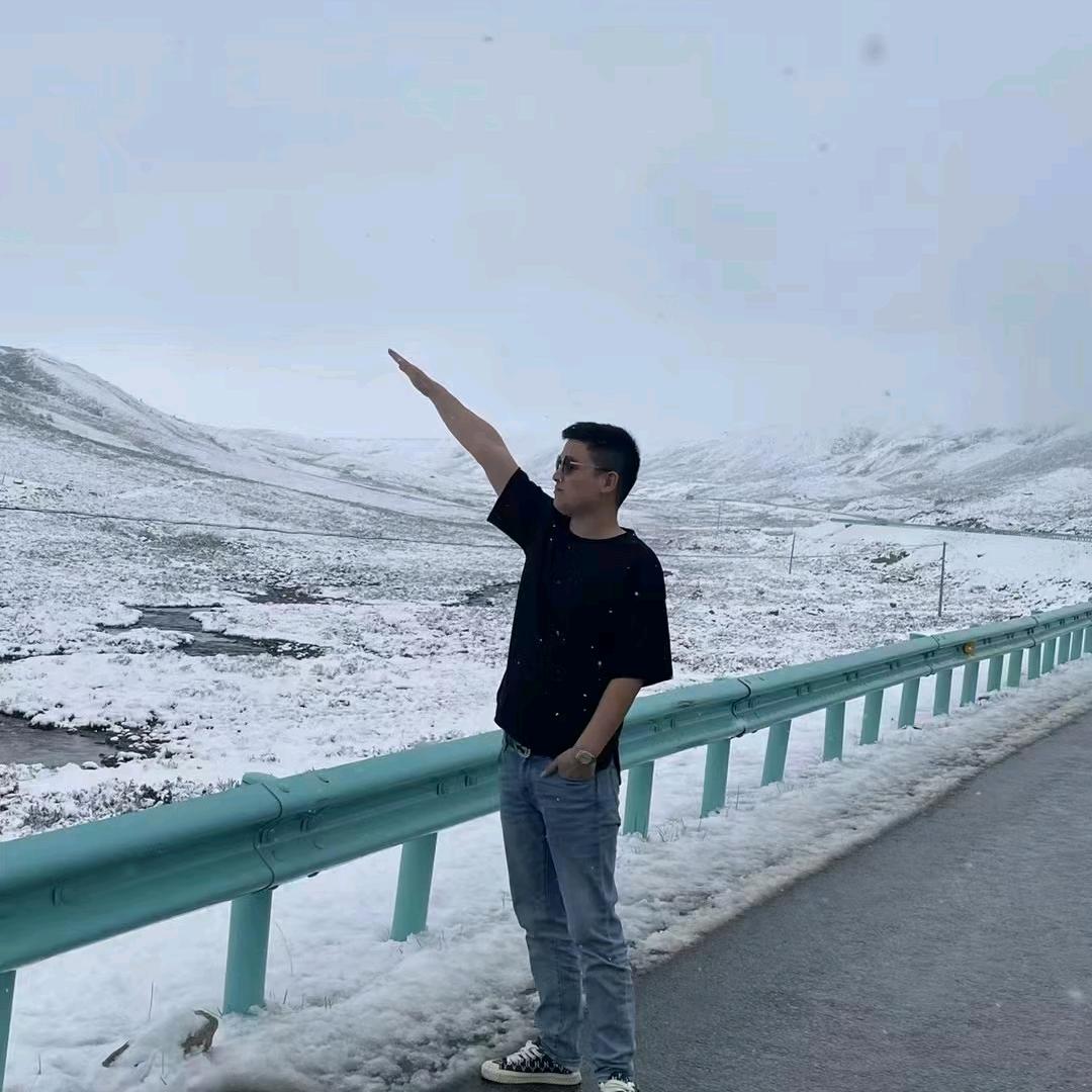 阿华得华.