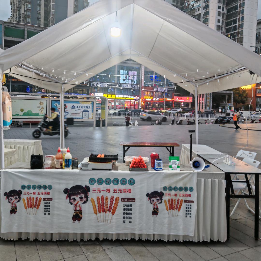 小兰在广安卖脆皮烤肠