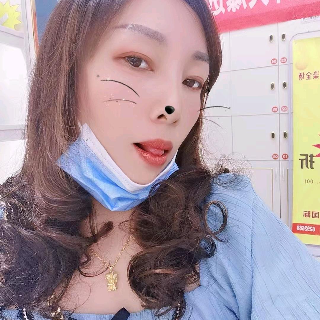 酿酒美人
