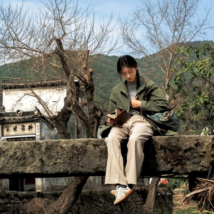 一直游到海水变蓝