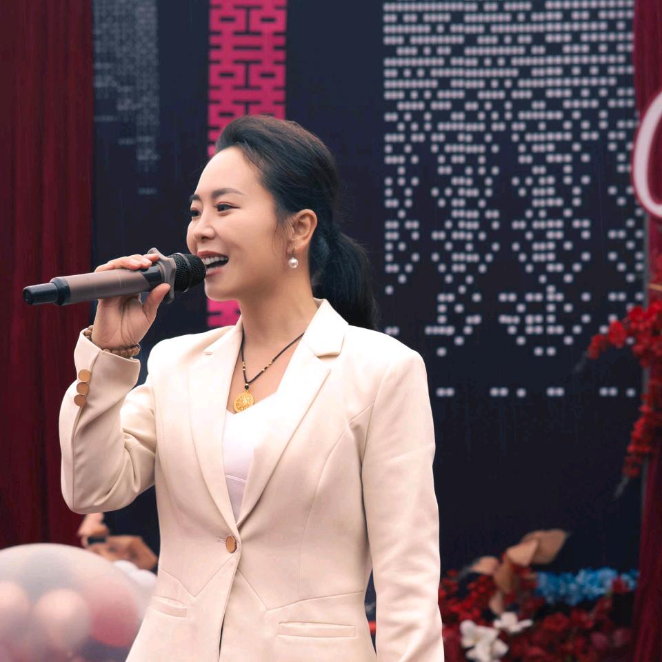 花花🎤歌手🎵婚礼司仪🎙️