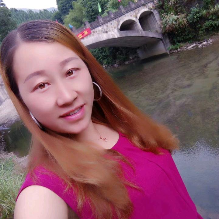 云云土菜馆欢迎你们，