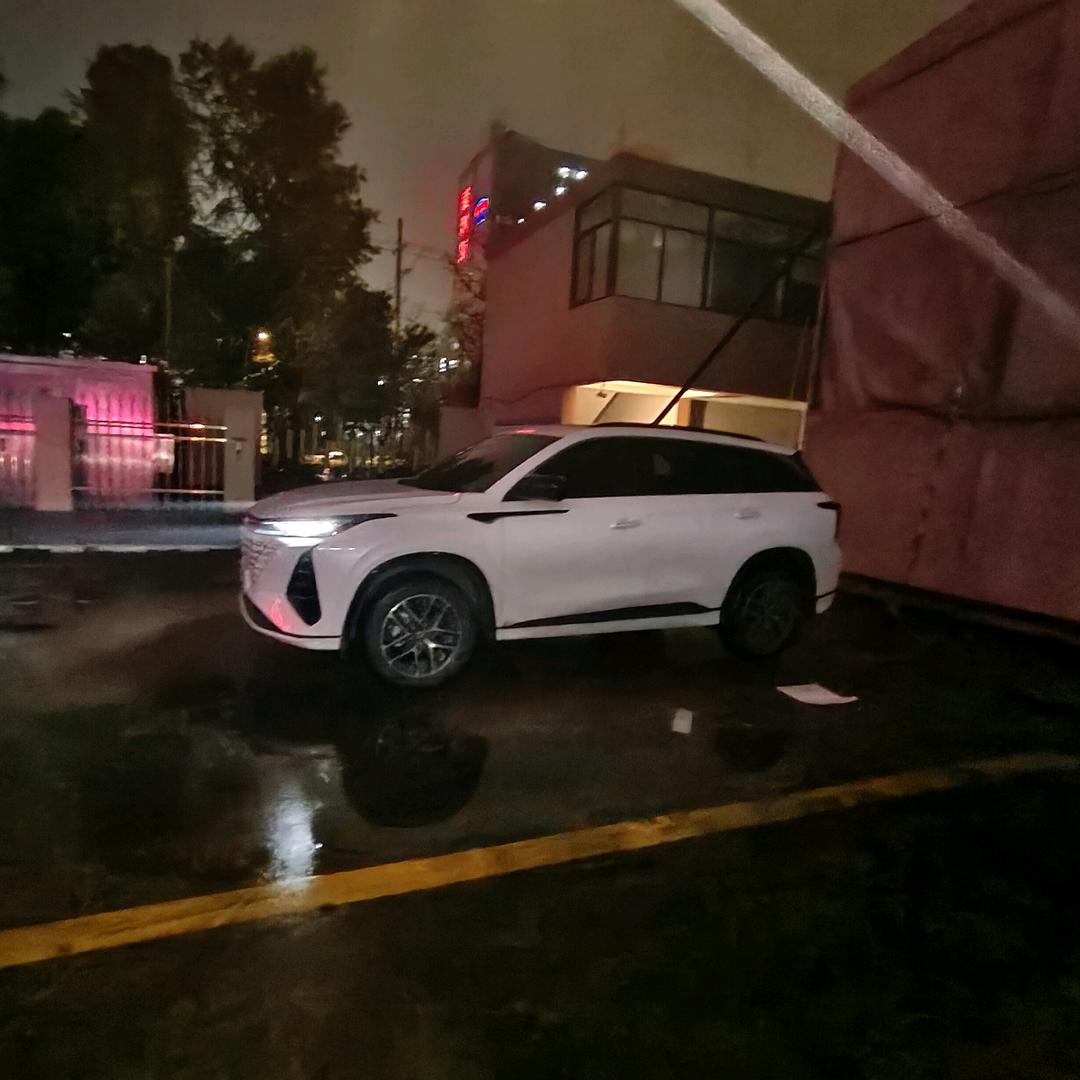 疼哥的长安起步都是地板油