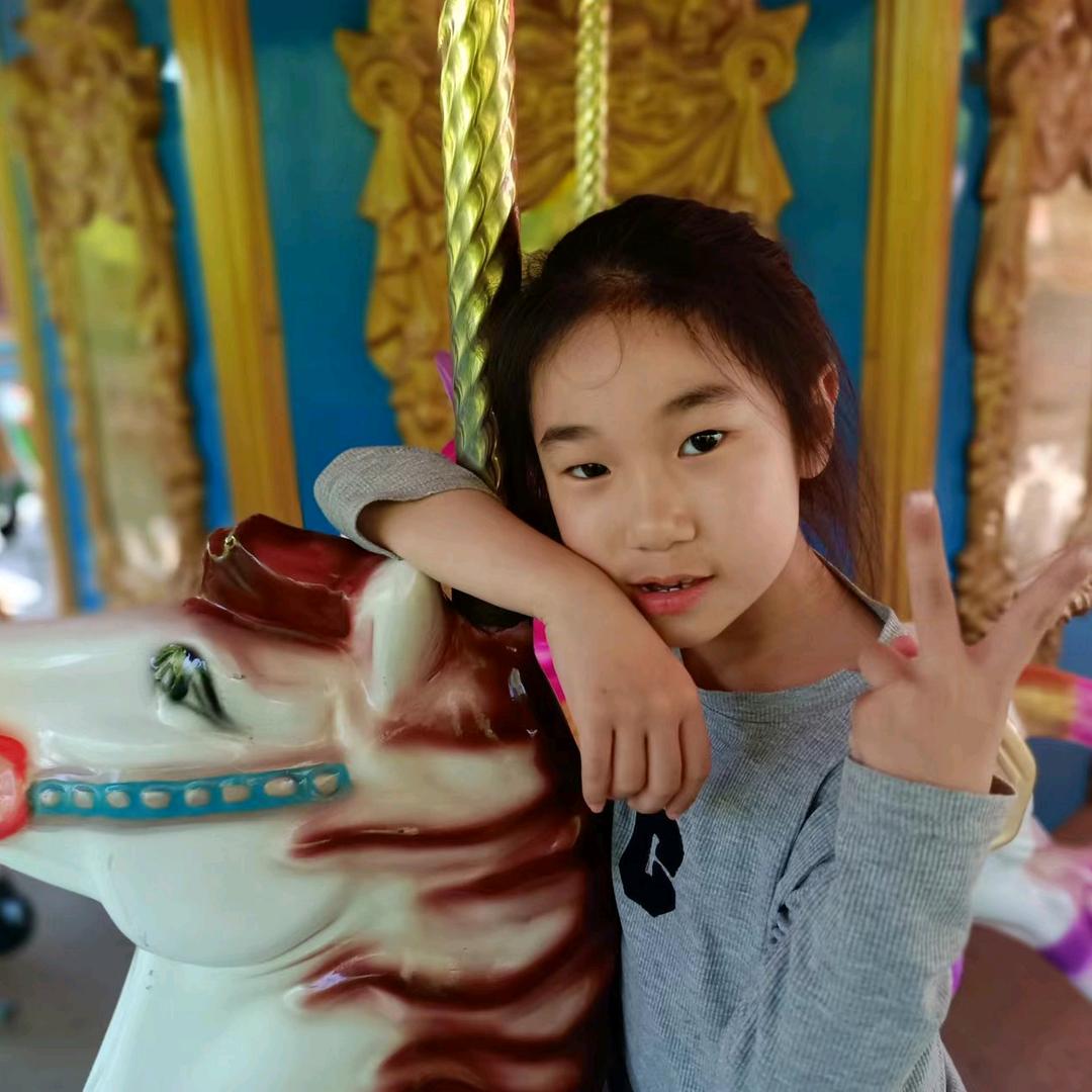 我是四个宝贝孙子孙女的奶奶。