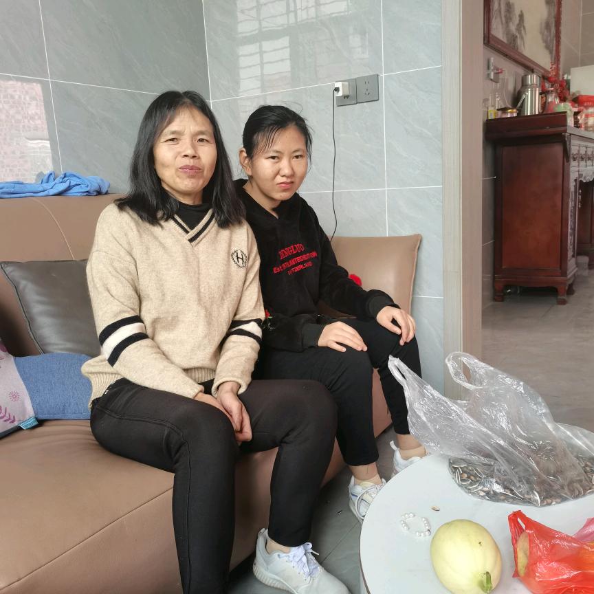 汤小玲