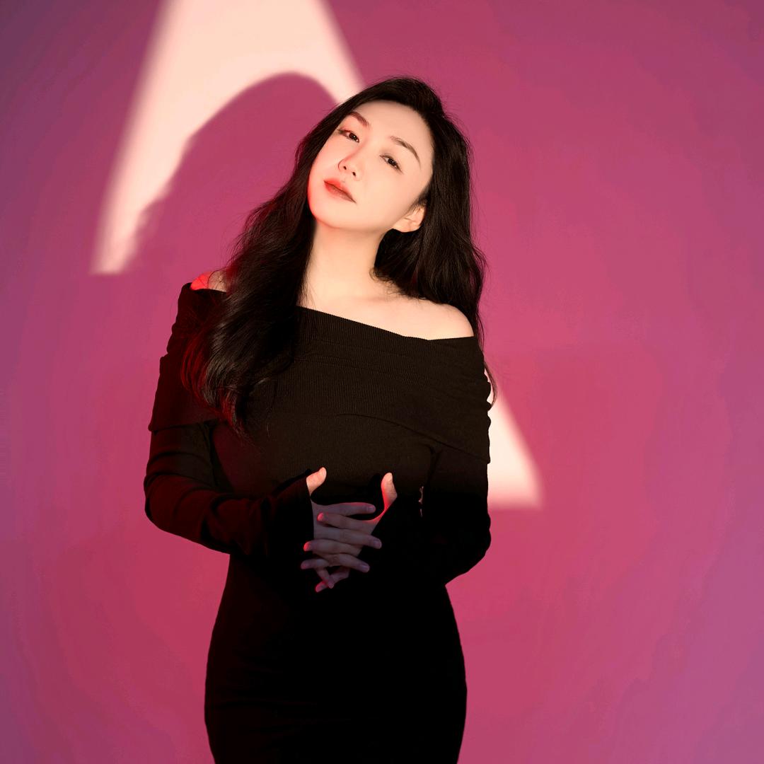 胡鄂人小靖老师