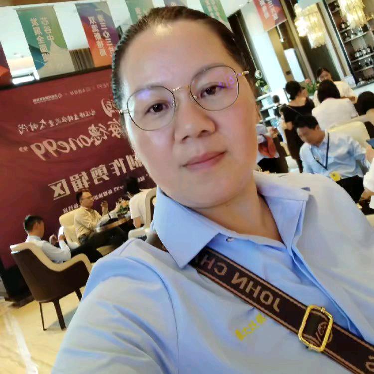 辉姐(76年6月龙女)