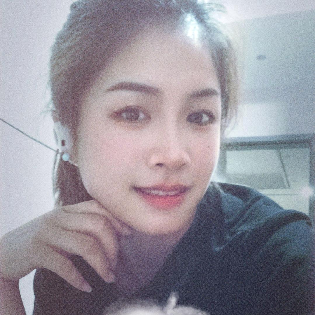 微笑着
