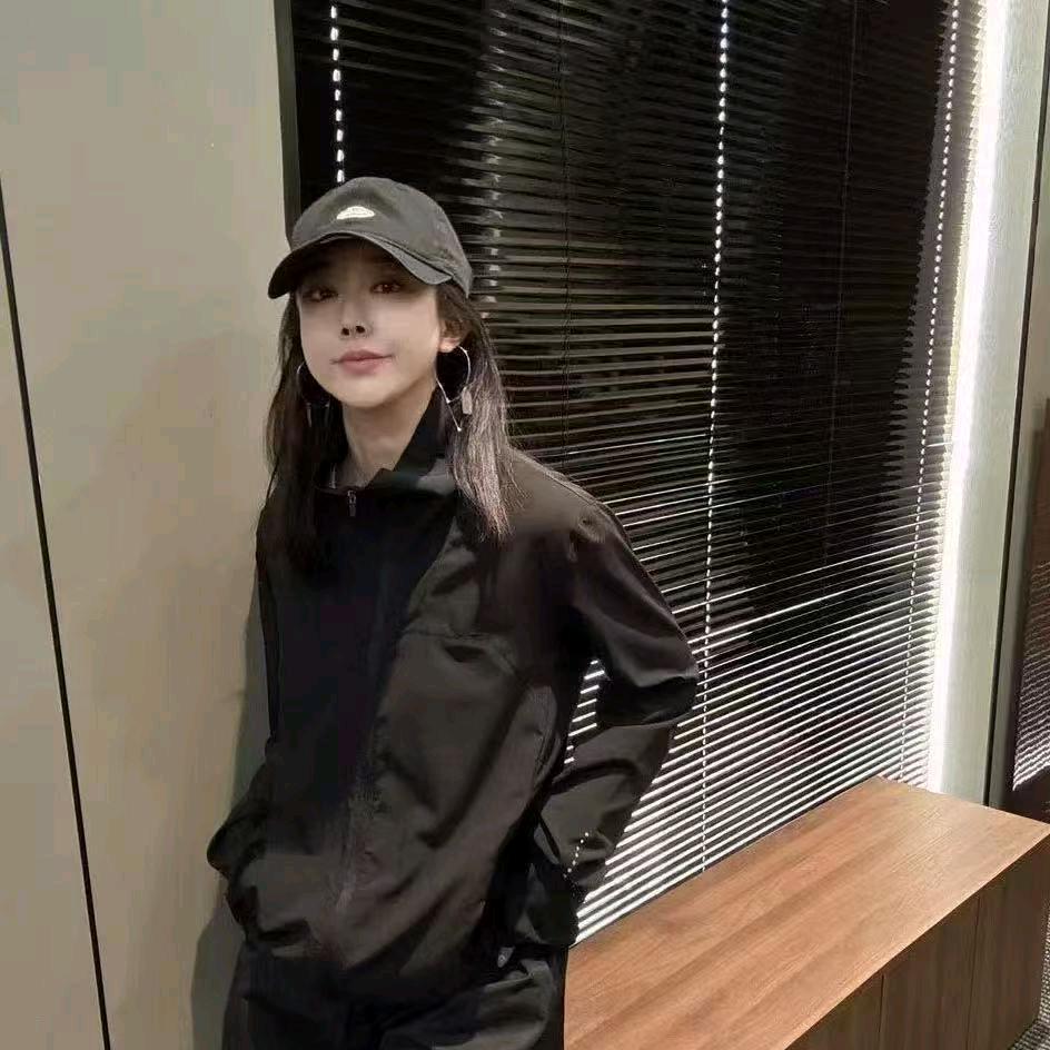 小依