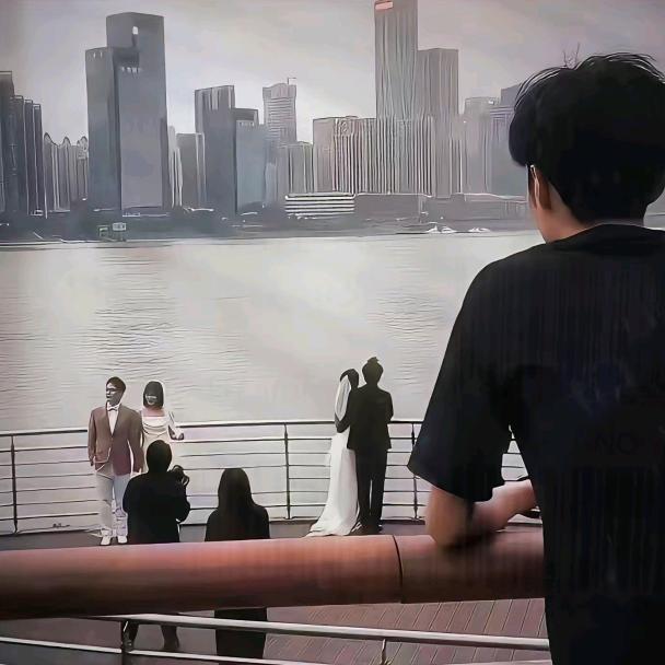 蓝 桉