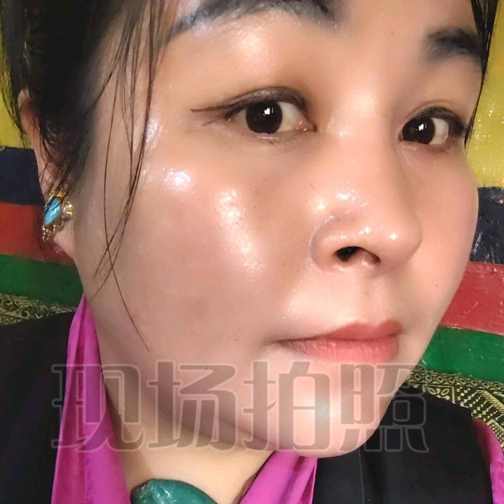 西藏姑娘。