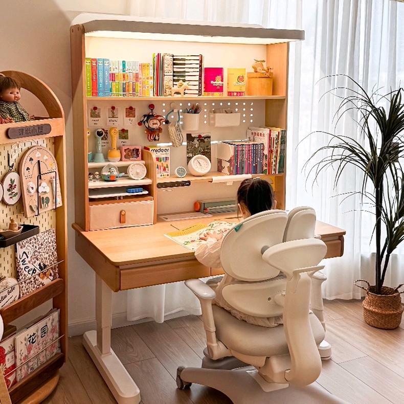 天门万达二楼卖学习桌椅的张姐