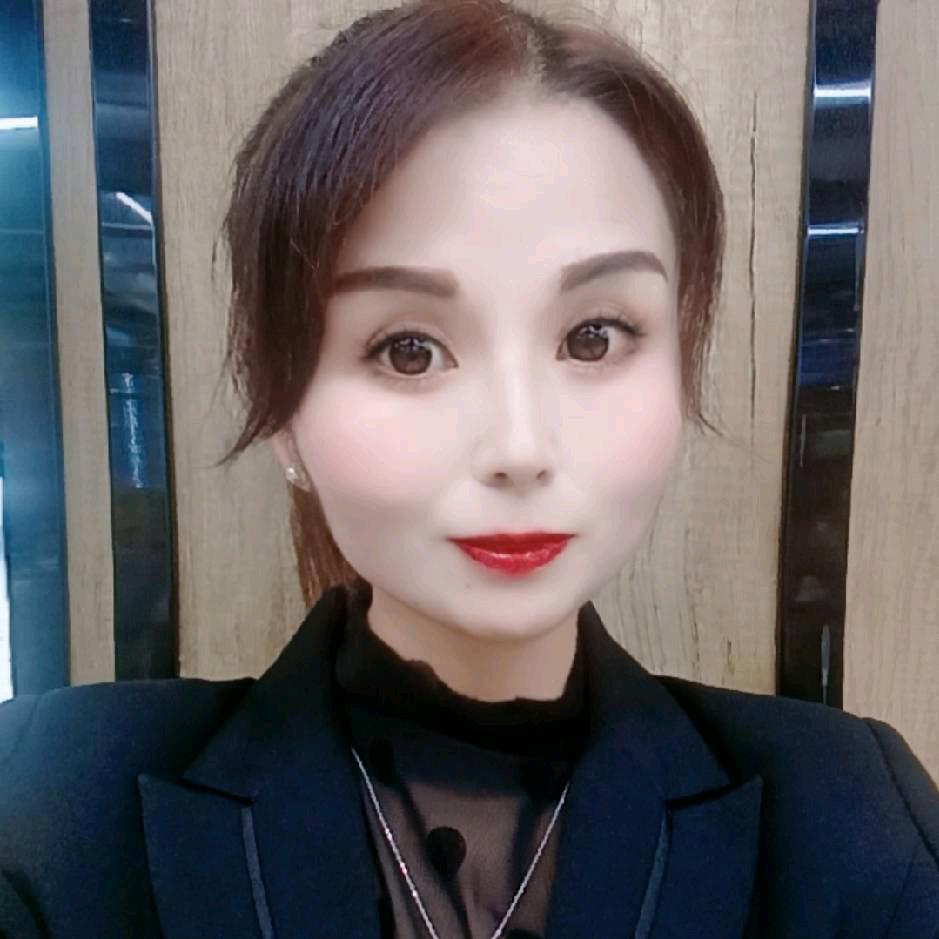 家润生活超市大杨店店长刘琼