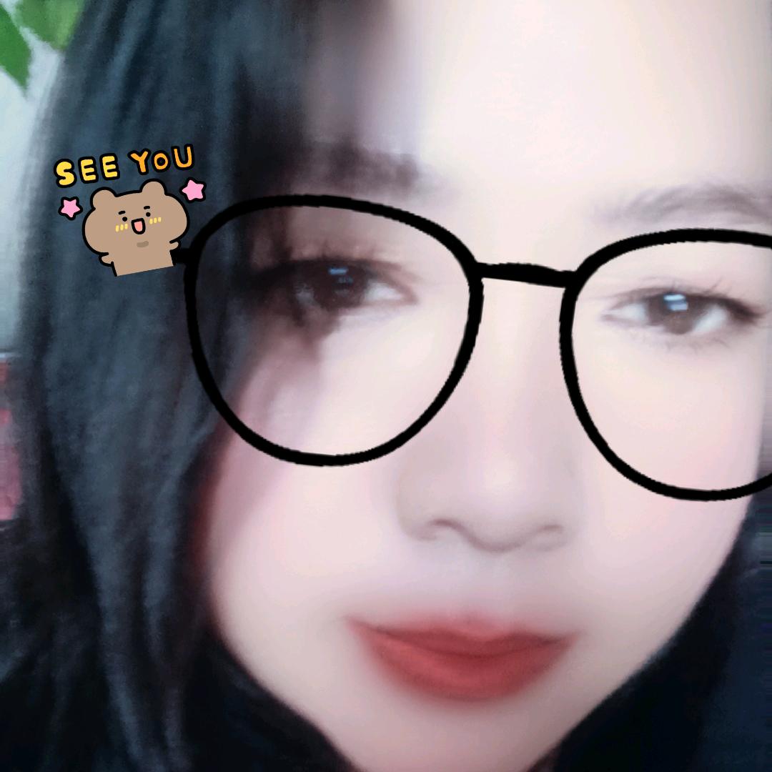 丫头心情不错吆