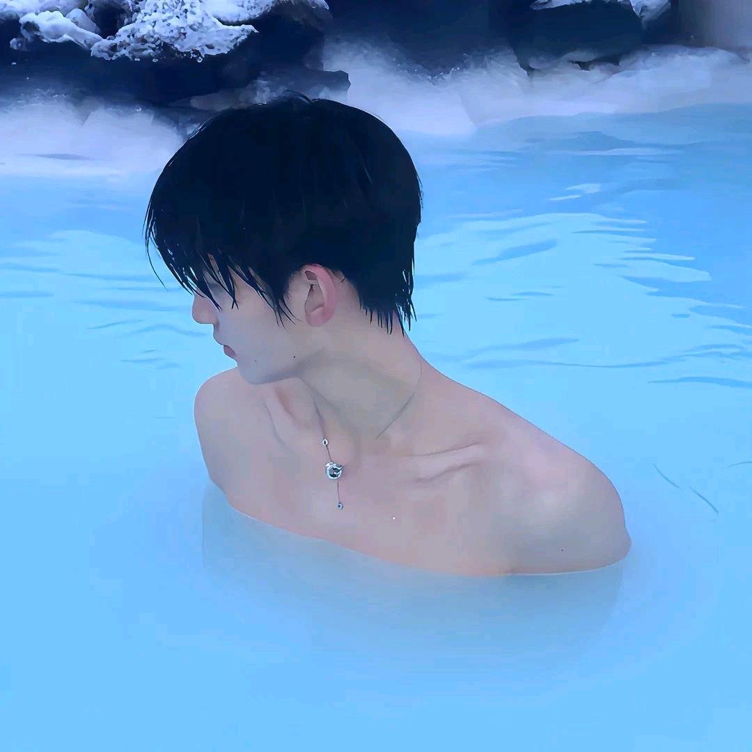 穿成忧郁总裁兜不住屎被护工吊打的那一夜