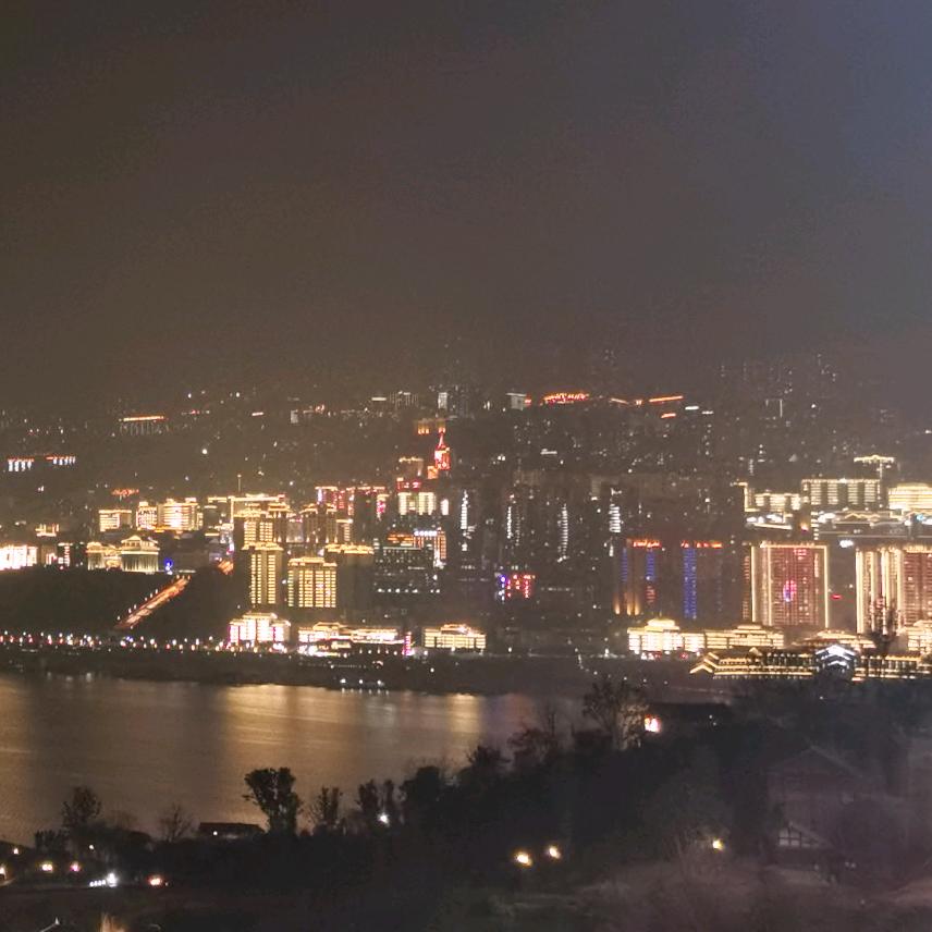 峰哥侃侃而谈