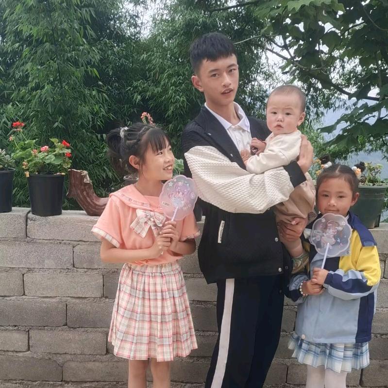 玲er单亲妈妈和《四个宝贝》