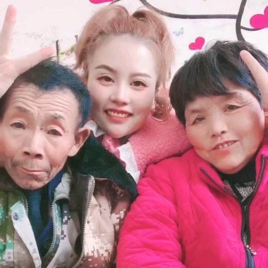 乡村佩佩一家（18点直播）