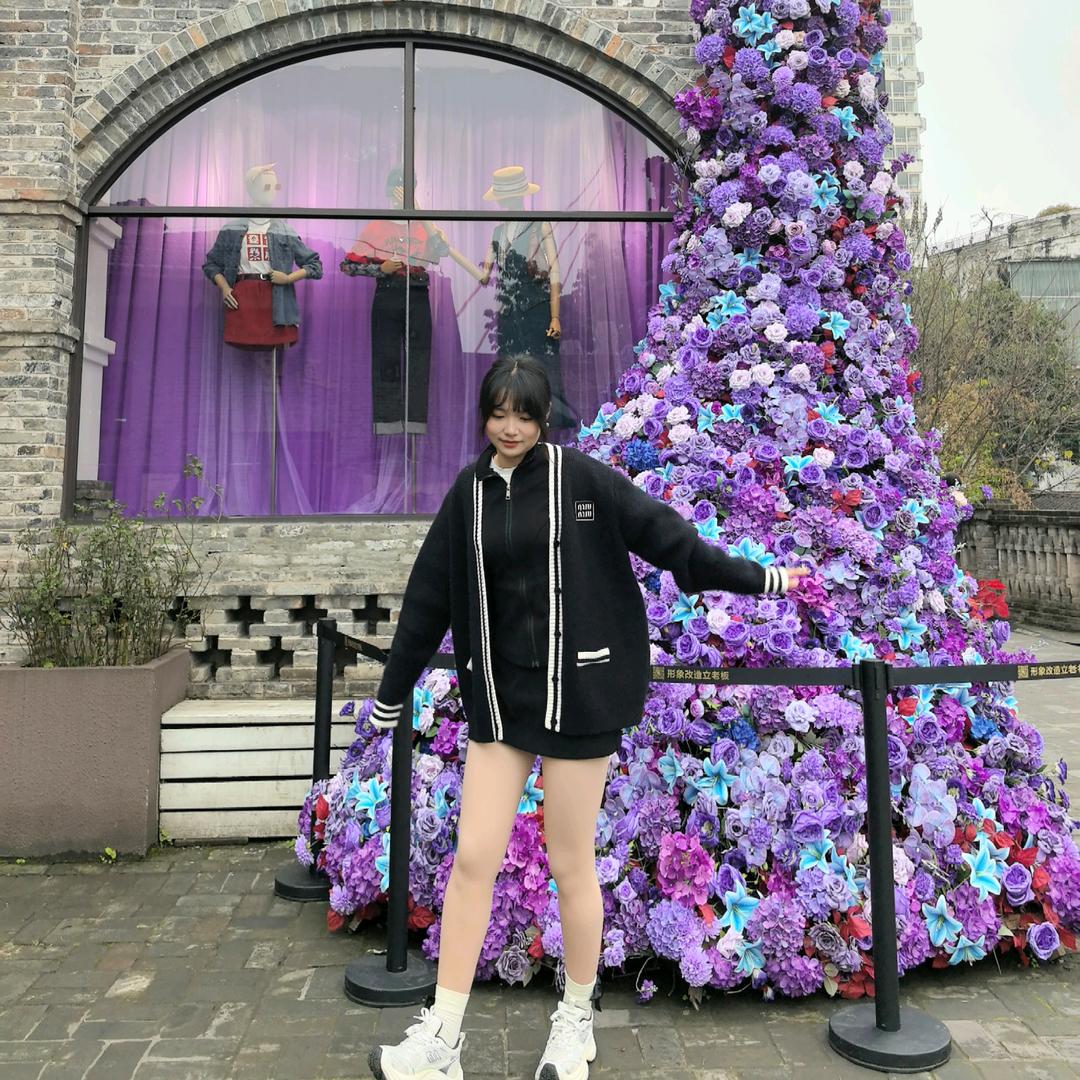 今囍轻奢婚纱馆化妆师(私信看不及时，留言