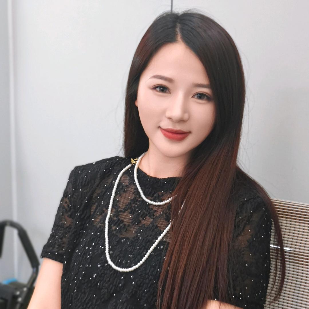 王一朵.