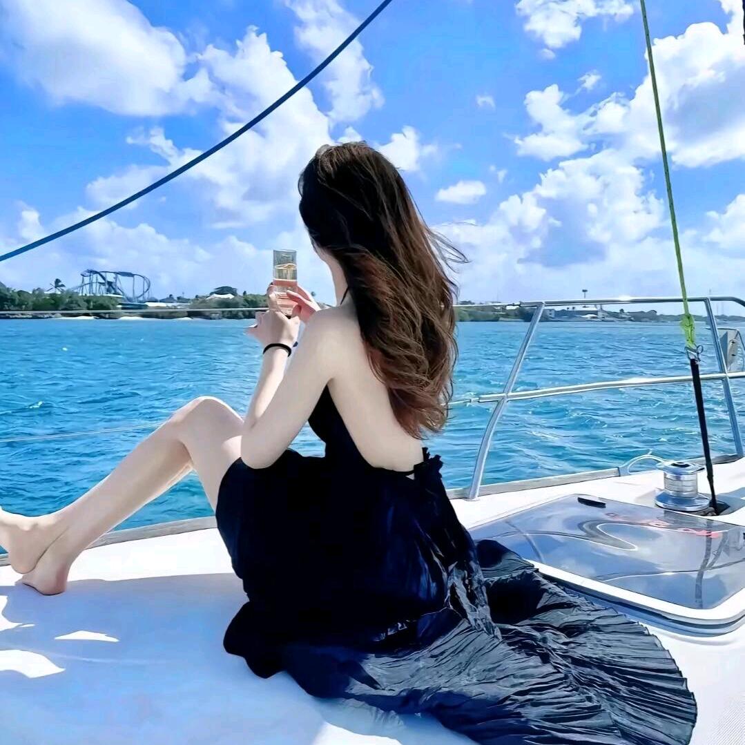 辣妹小熊🧸爱吃喝玩乐