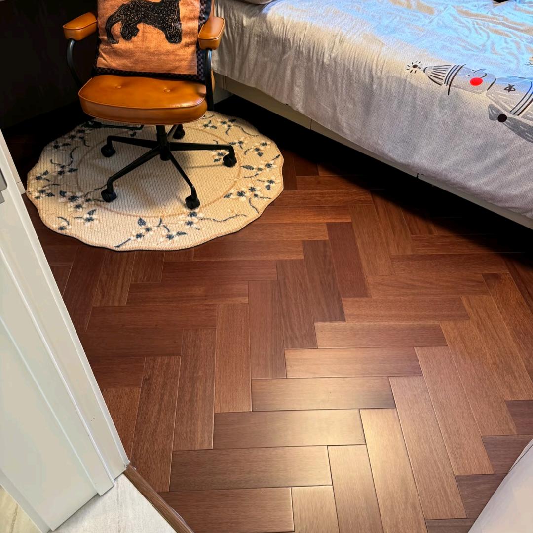 大自然地板王爱琴