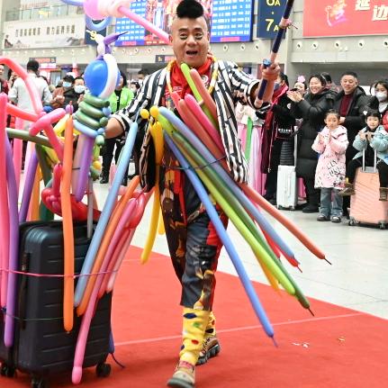 大丑左辉艺术团