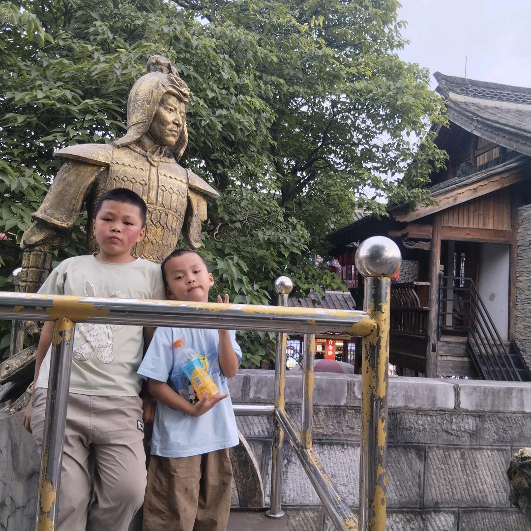 杨家的大小姐    王家的媳妇