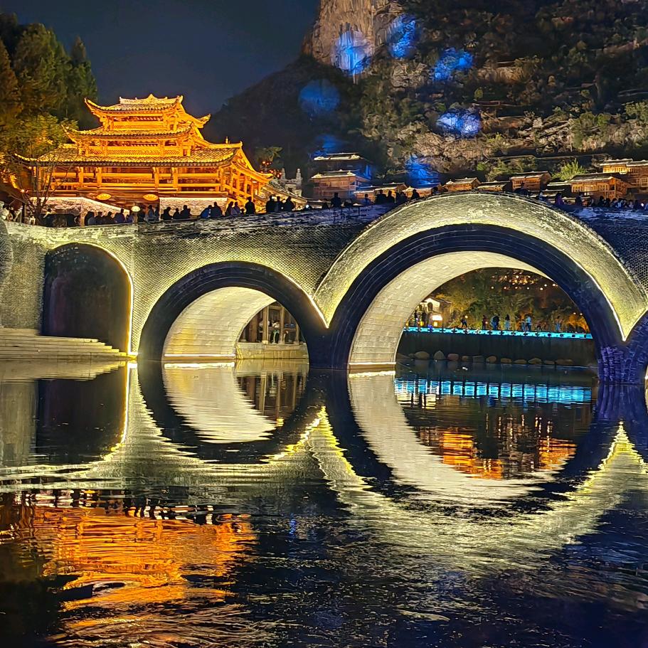 峰林布依花船表演