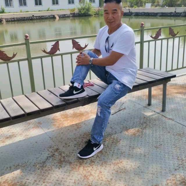 .快乐小哥 在直播大家前来观看