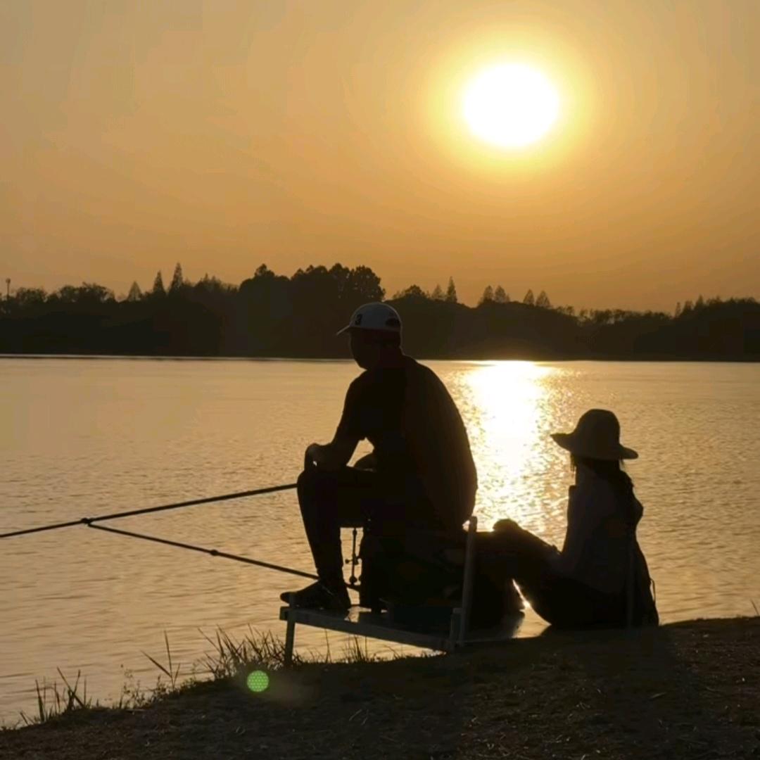 爱吃生菜的小张