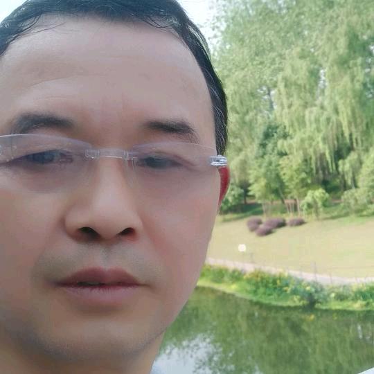 眼镜哥