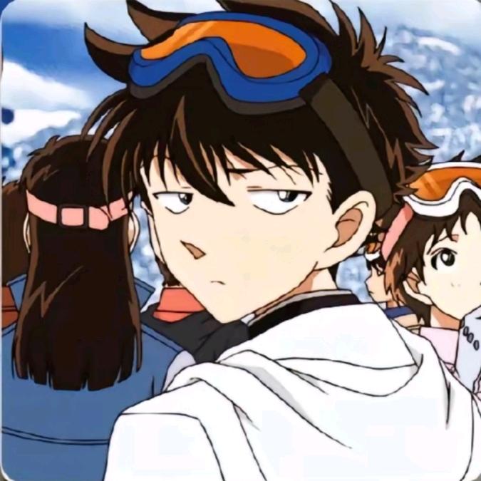 小何～