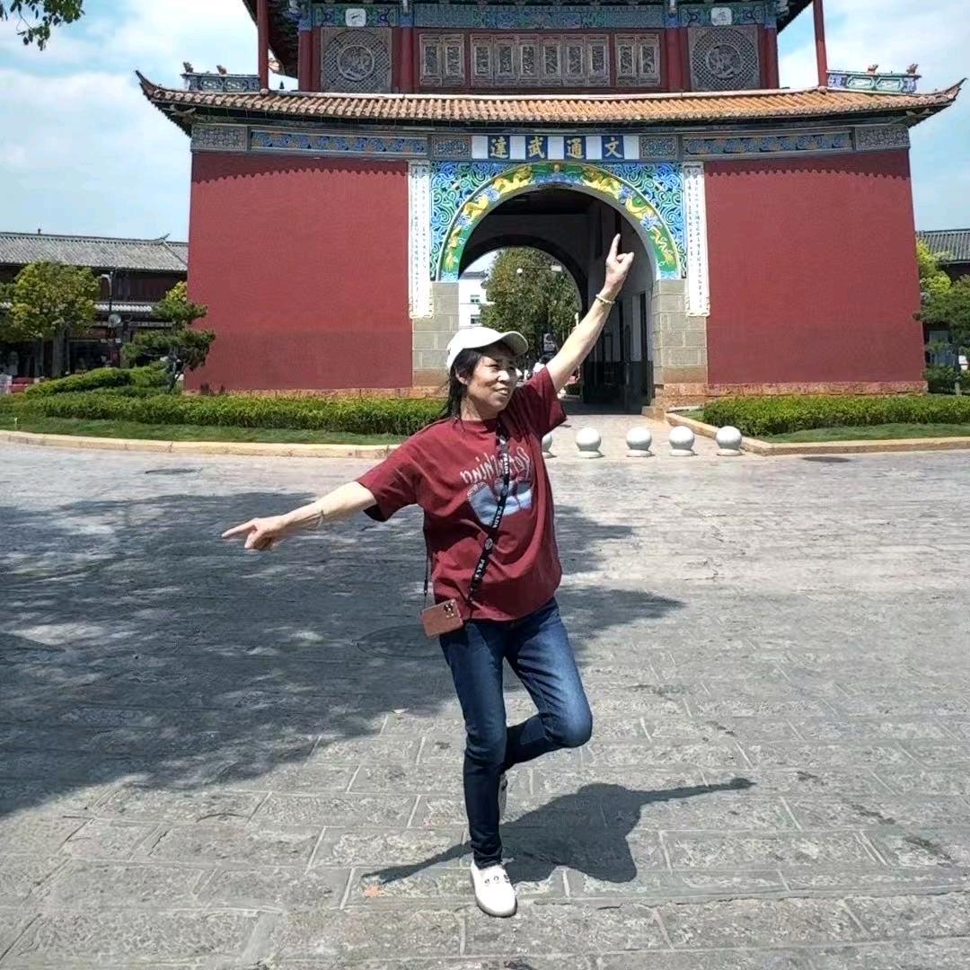 何姐