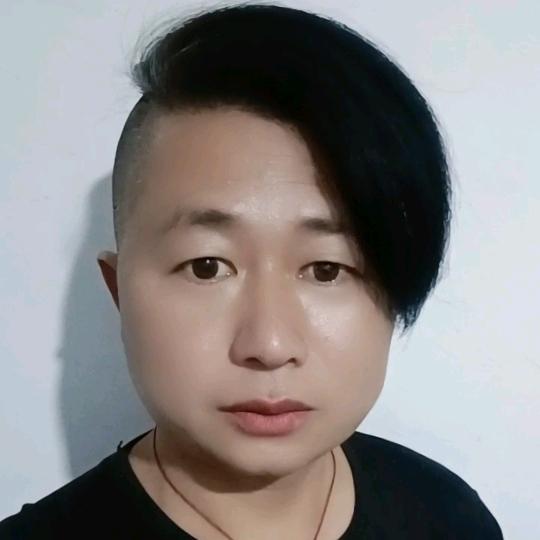 黑岸中的黎明前的曙光
