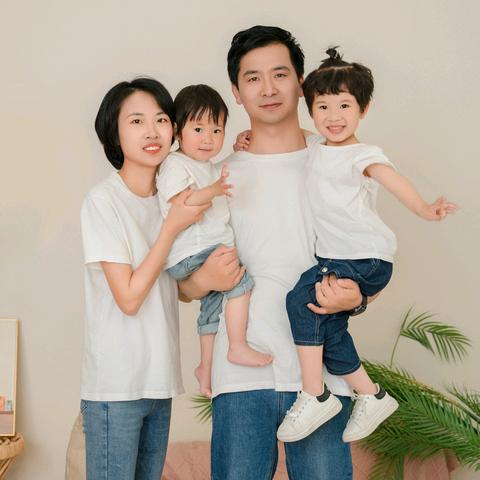 沁渲👨‍👩‍👧‍👧钰堃