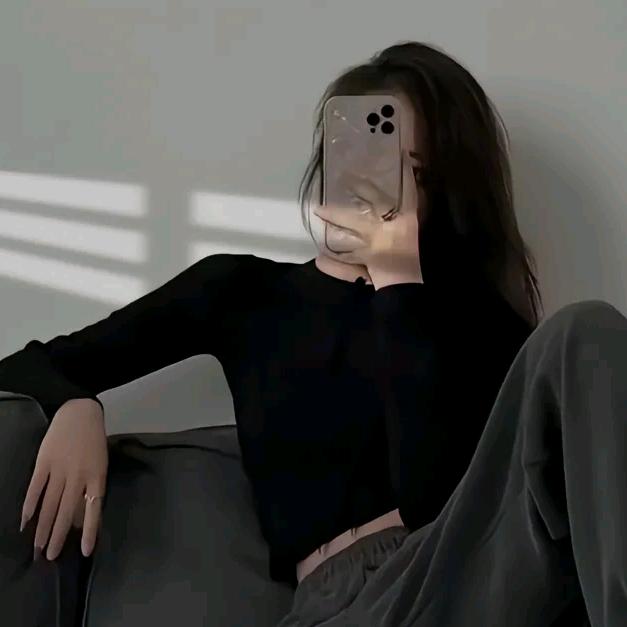 美女emo了