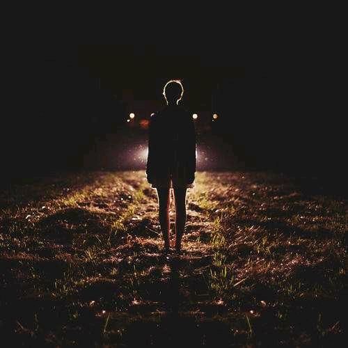 小黑在黑夜捉乌鸦