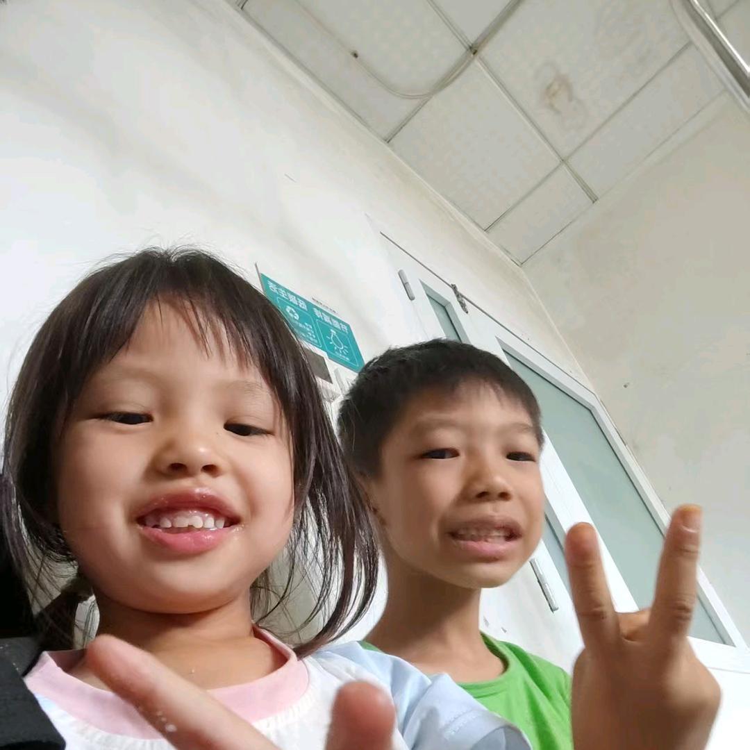 是妍妍晨晨呀