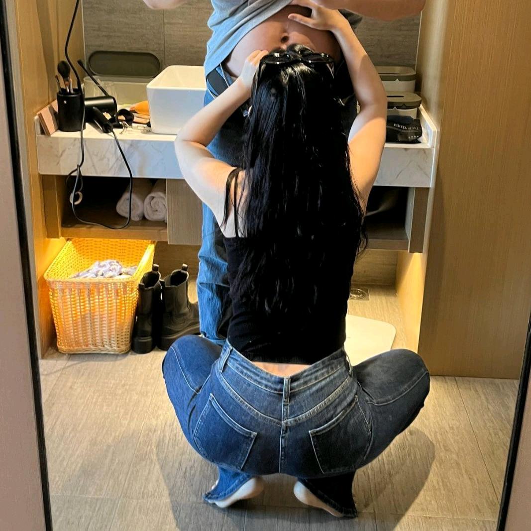 妹子帮我看看肚脐眼