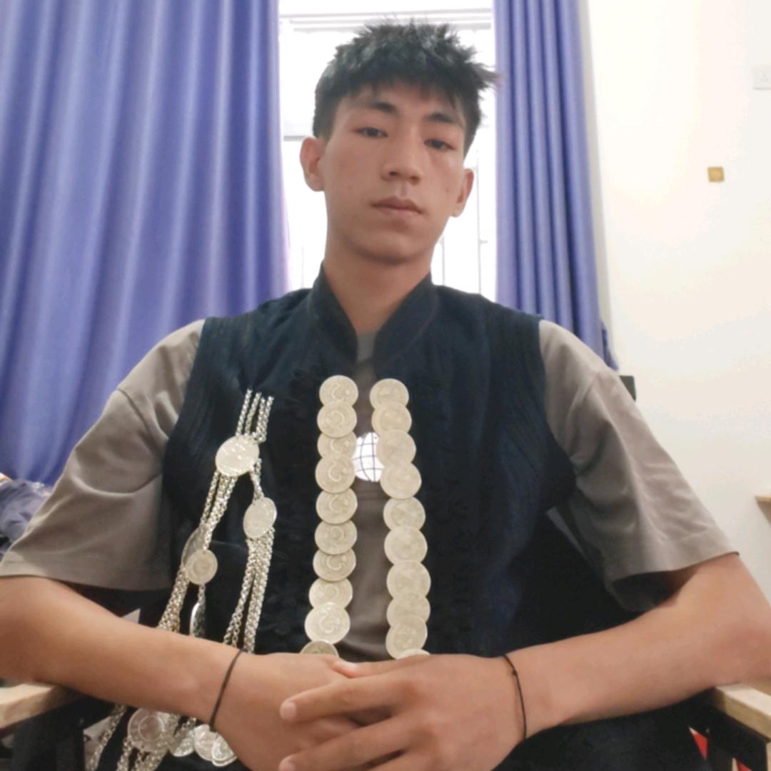 马、张家大儿子是一个00后的传统文化人