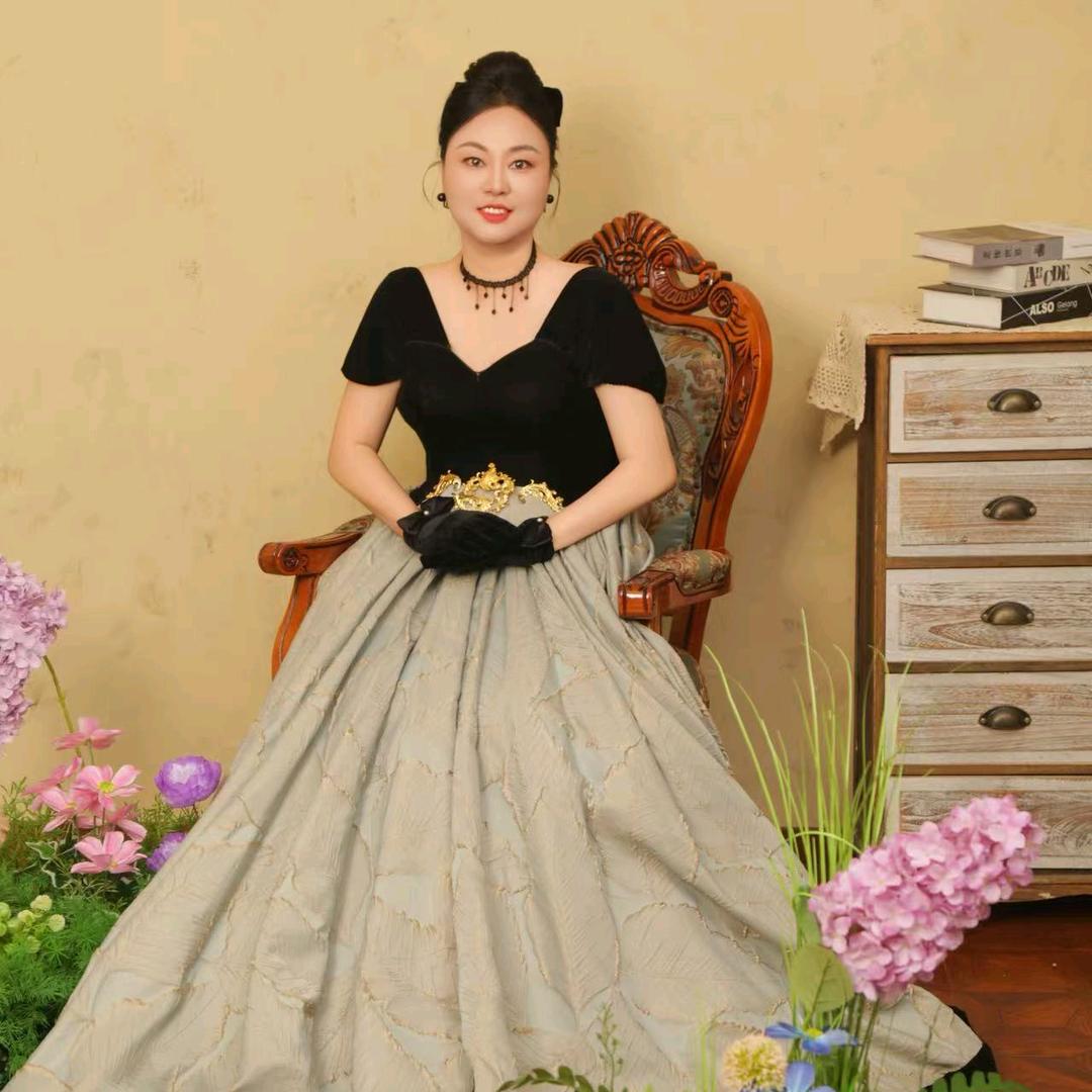 : ღ᭄微笑💕钱💰行