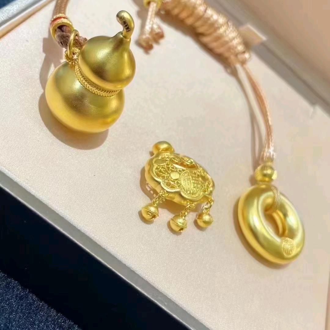 卖珠宝的小甘