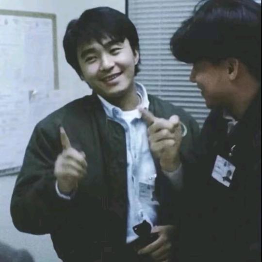 ૧(●´৺`●)૭