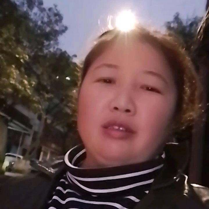 美丽可爱淘气的小罗