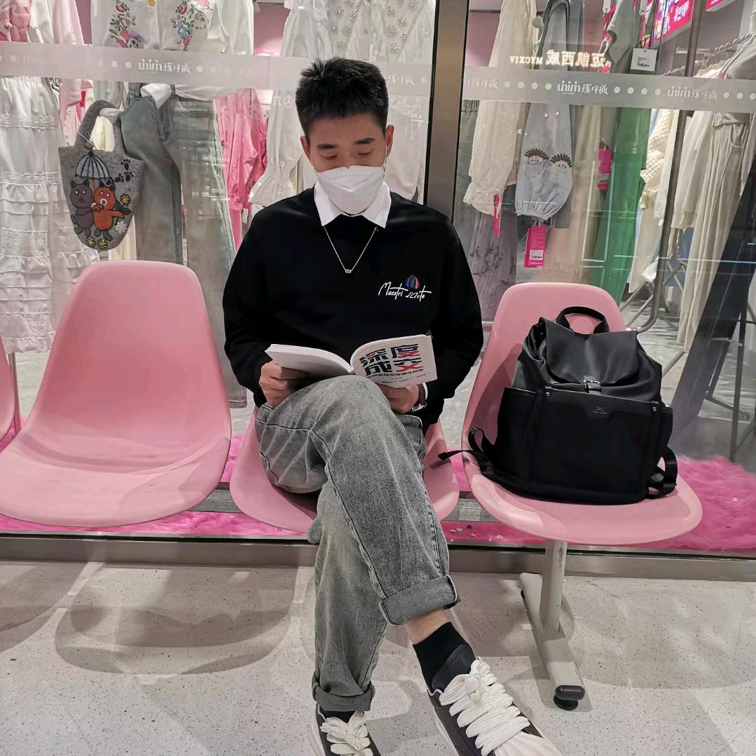 腼腆内向大直男