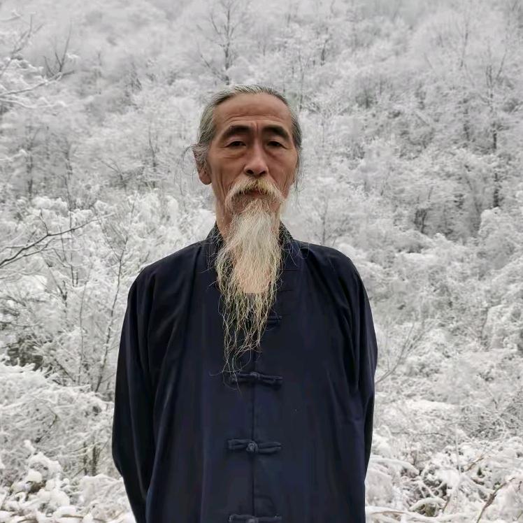 贺年归头像